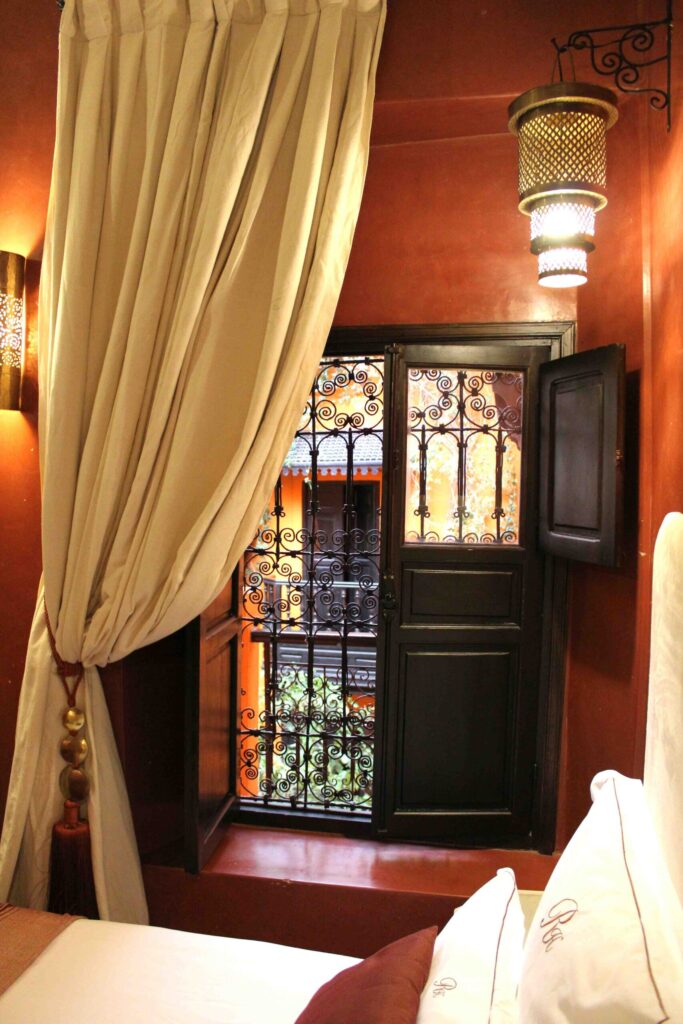 chambre-superieure-reserver-ryad-marrakech-copie-scaled