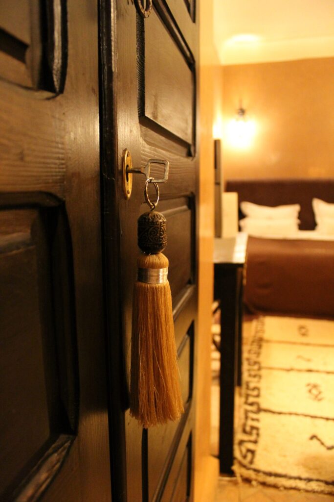 chambre-superieure-riad-a-marrakech-scaled